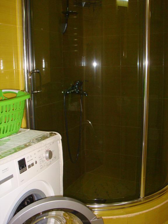 Nino Apartment On Pirosmani Батуми Номер фото