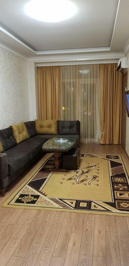Nino Apartment On Pirosmani Батуми Экстерьер фото